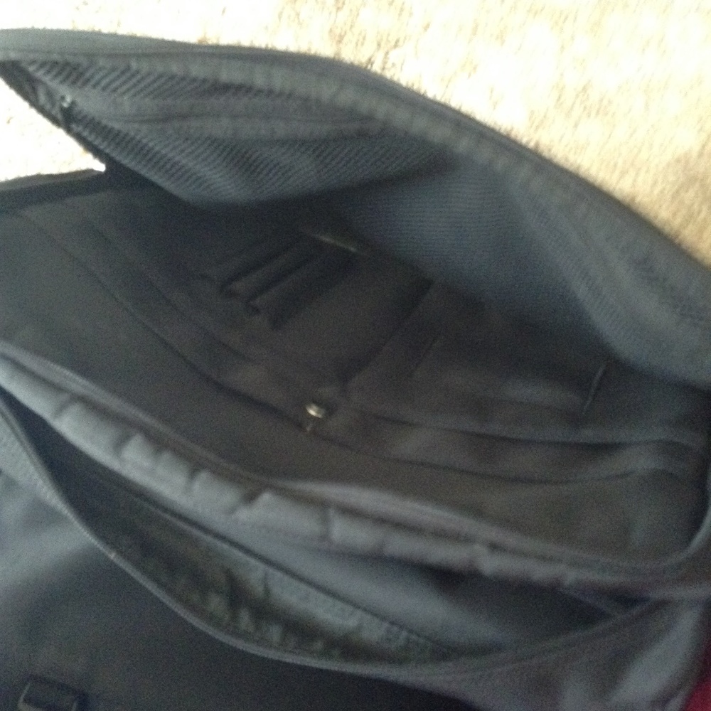 Well loved GUESS computer bag - Picture 5 of 8